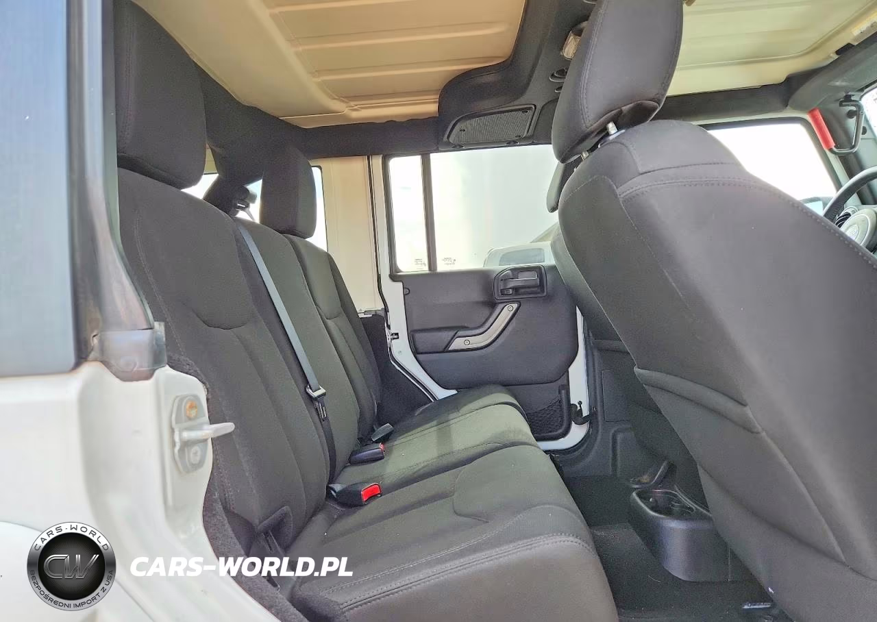 2015 Jeep Wrangler Unlimited Sport VIN:1C4BJWDG3FL711585 - 11