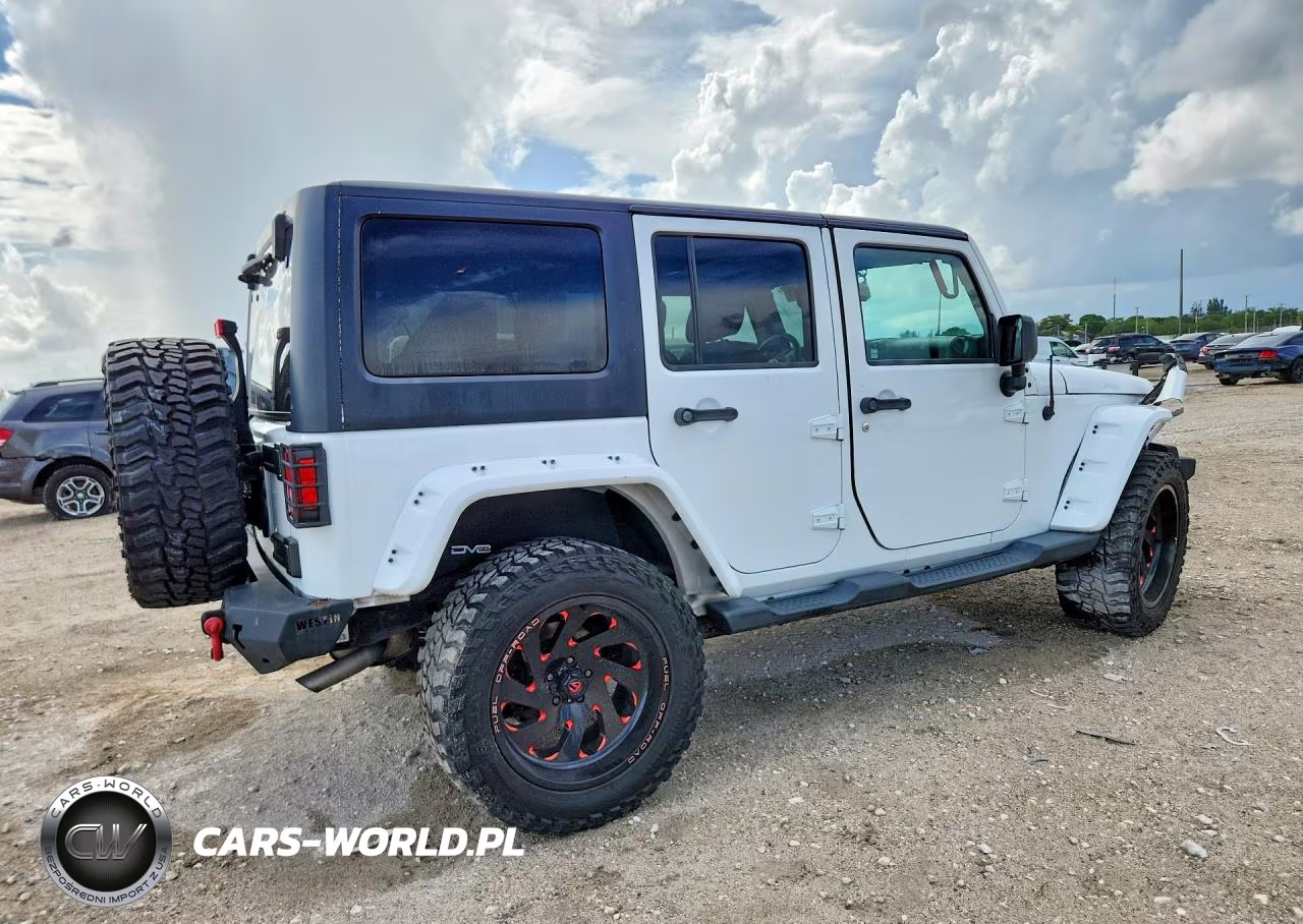 2015 Jeep Wrangler Unlimited Sport VIN:1C4BJWDG3FL711585 - 3