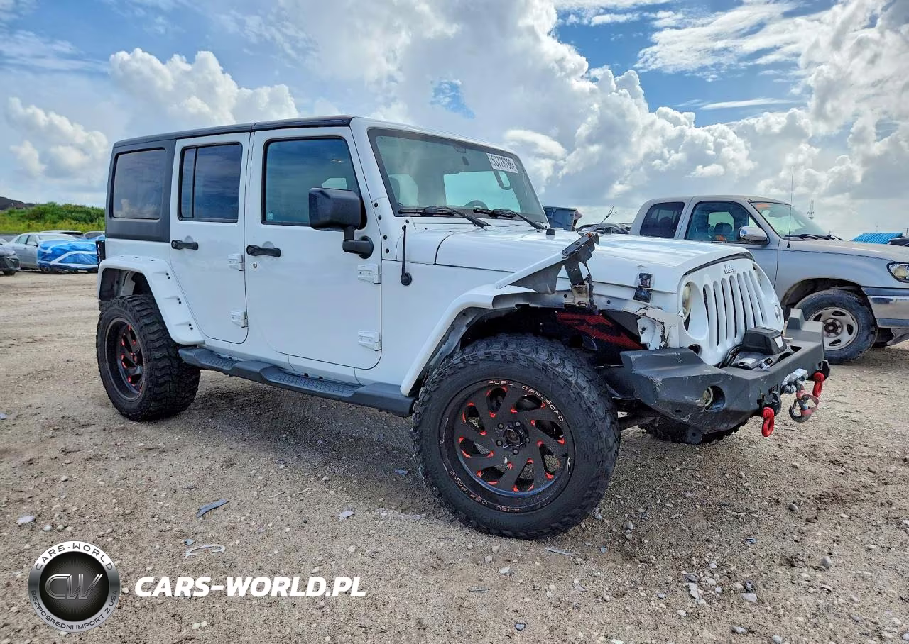 2015 Jeep Wrangler Unlimited Sport VIN:1C4BJWDG3FL711585 - 4