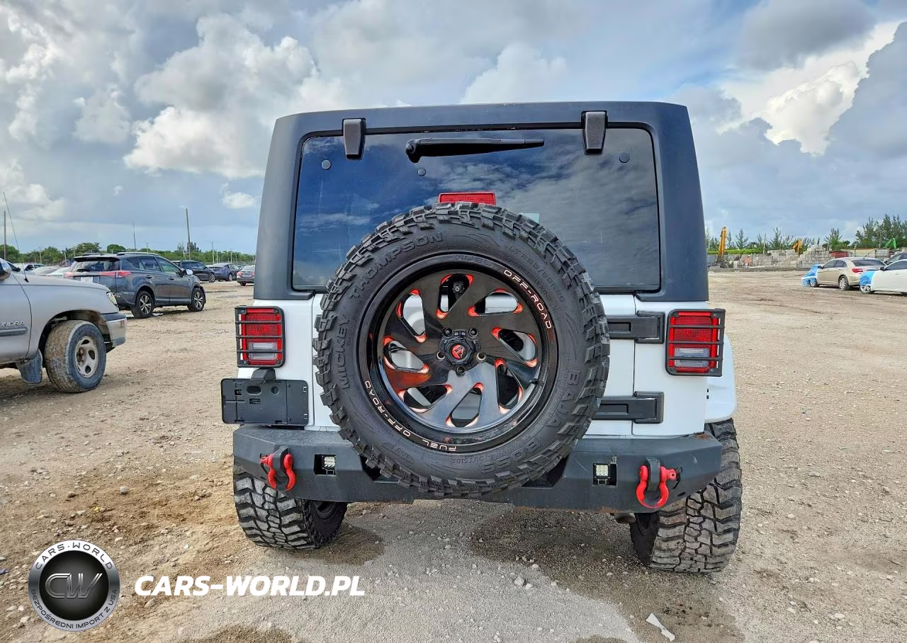 2015 Jeep Wrangler Unlimited Sport VIN:1C4BJWDG3FL711585 - 6