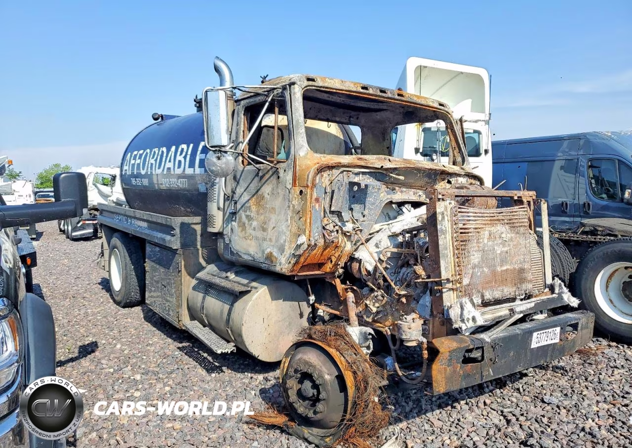 1999 International 8100 Tank Truck – zdjęcie 1 z 10