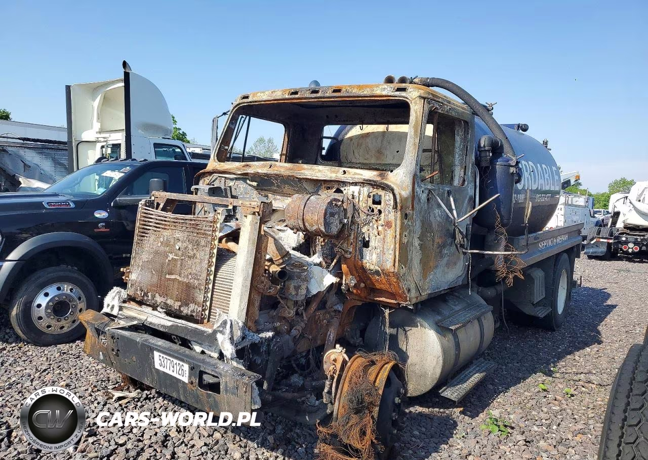1999 International 8100 Tank Truck VIN:1HSHBAHN6XH626903 - 2
