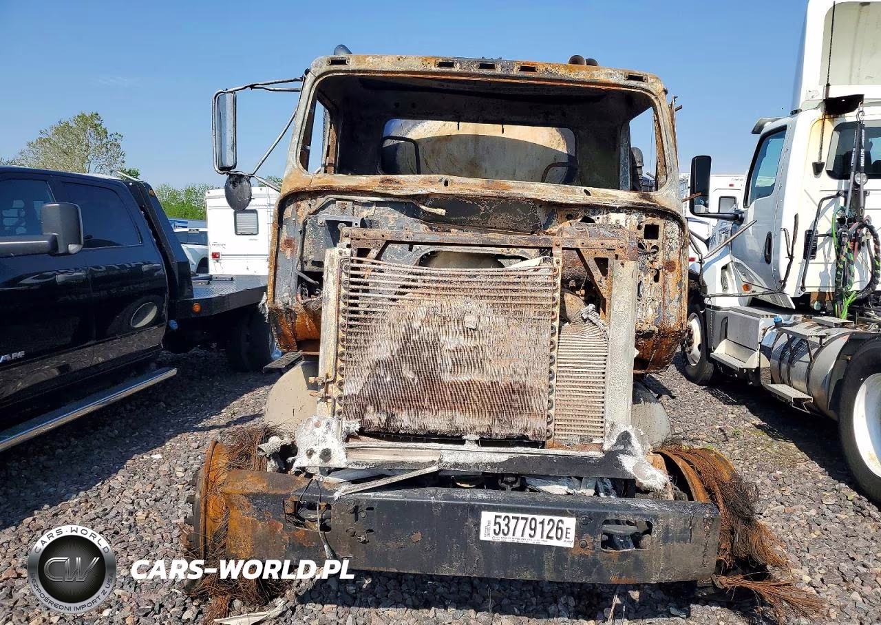 1999 International 8100 Tank Truck VIN:1HSHBAHN6XH626903 - 9