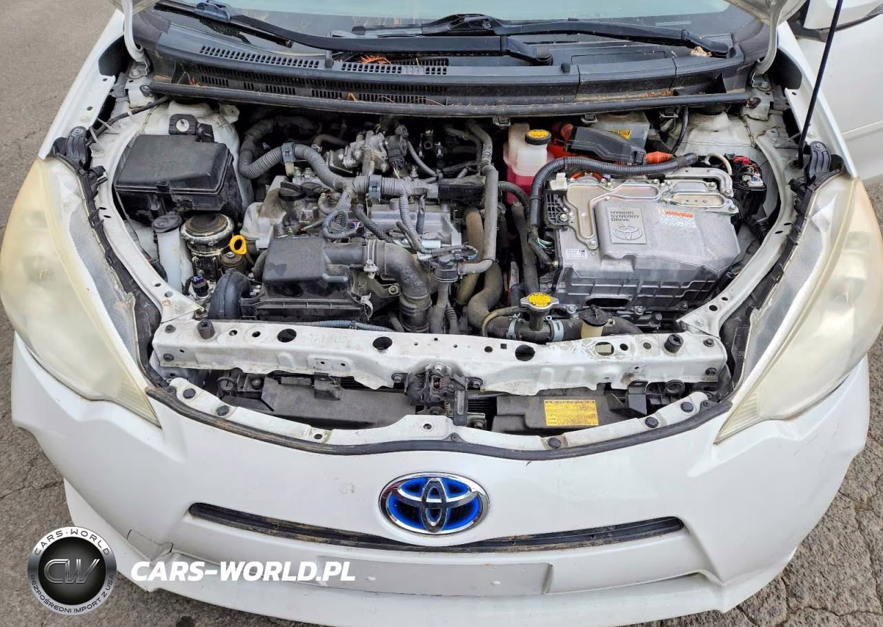 2013 Toyota Prius C Two VIN:JTDKDTB32D1050727 - 11
