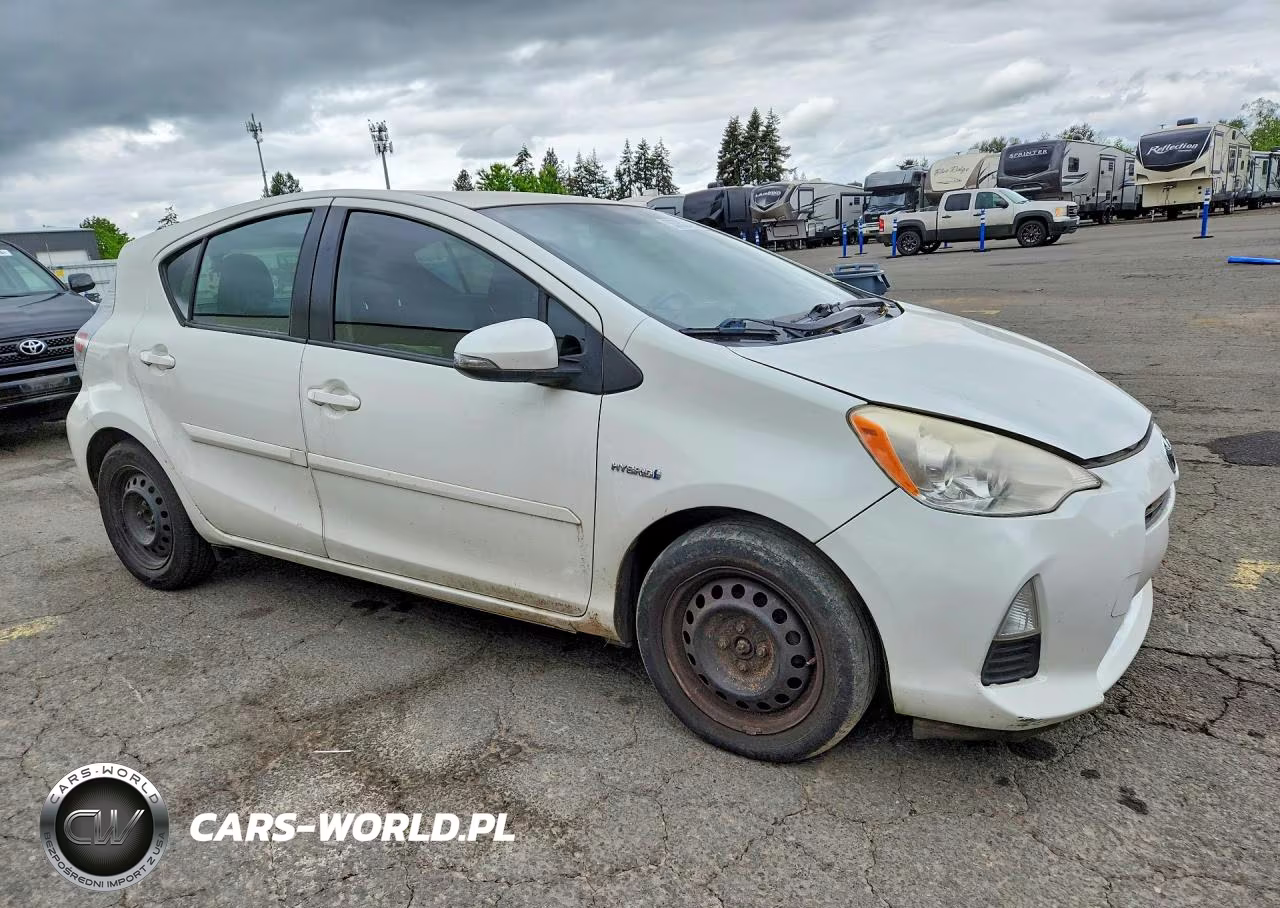 2013 Toyota Prius C Two VIN:JTDKDTB32D1050727 - 4