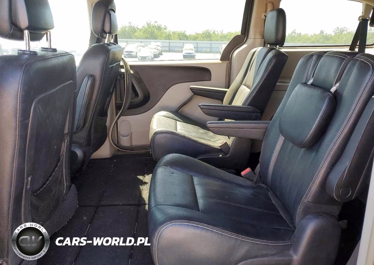 2016 Chrysler Town & Country Touring VIN:2C4RC1BG6GR269117 - 11