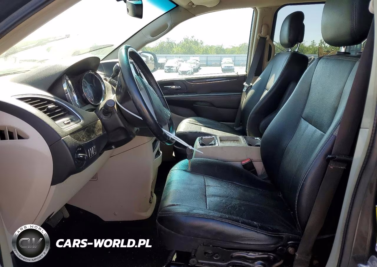2016 Chrysler Town & Country Touring VIN:2C4RC1BG6GR269117 - 7