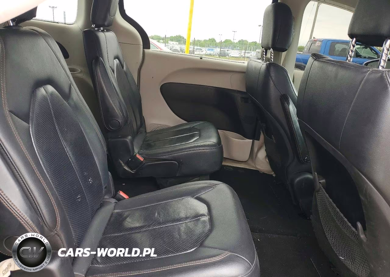 2019 Chrysler Pacifica Touring L VIN:2C4RC1BG4KR731392 - 11