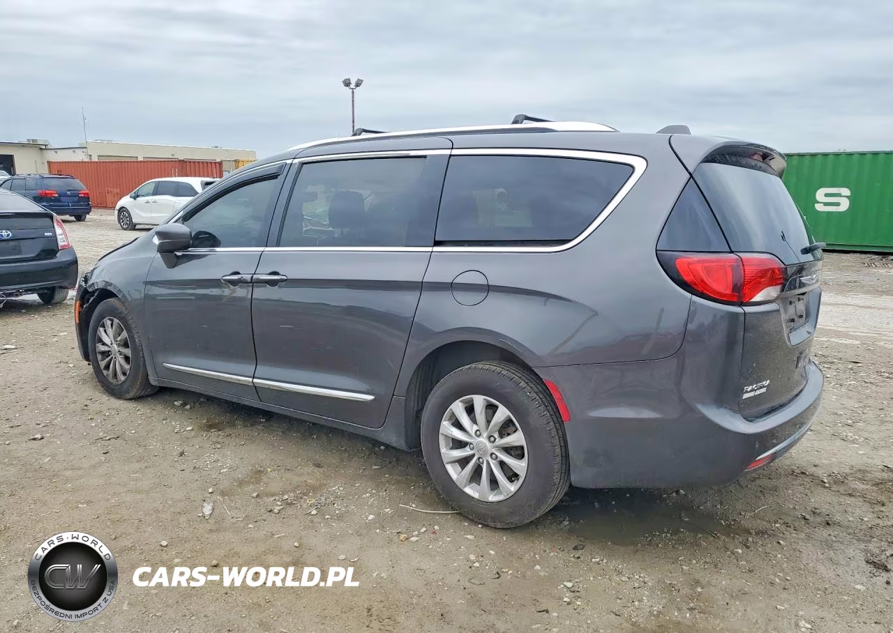 2019 Chrysler Pacifica Touring L VIN:2C4RC1BG4KR731392 - 2