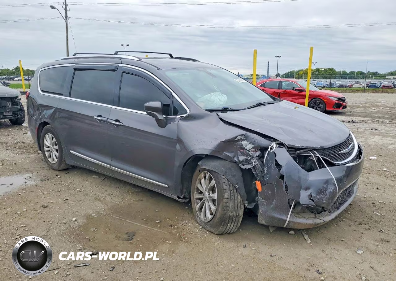 2019 Chrysler Pacifica Touring L VIN:2C4RC1BG4KR731392 - 4