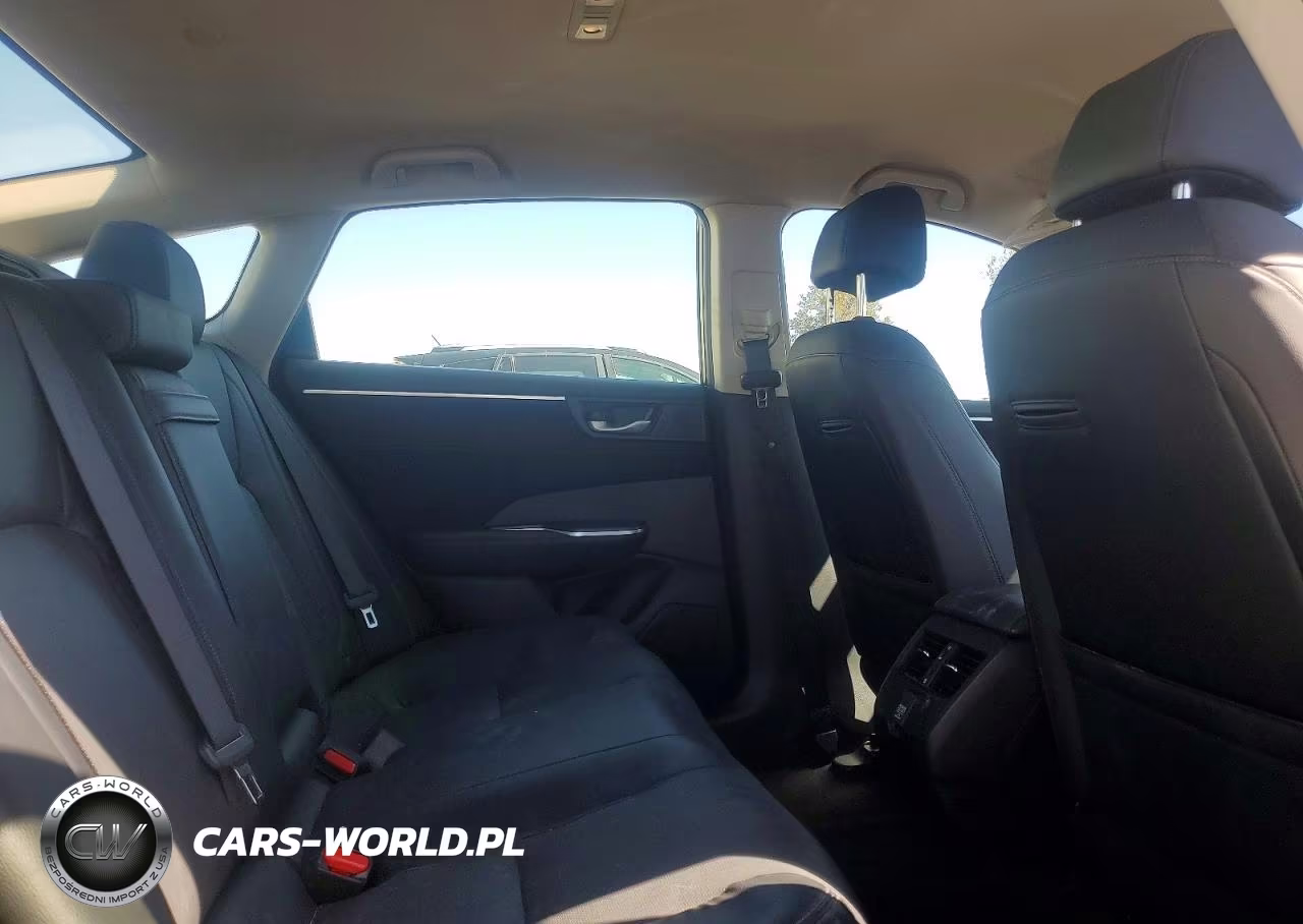 2018 Honda Clarity Touring VIN:JHMZC5F32JC009620 - 10