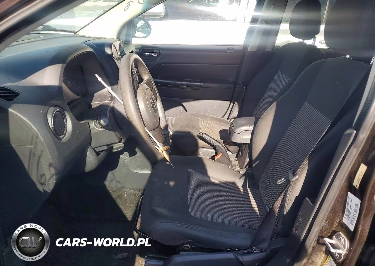 2014 Jeep Compass Sport VIN:1C4NJCBB7ED819333 - 7