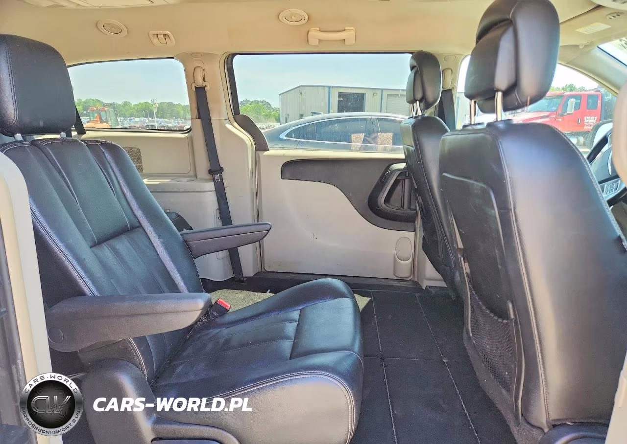 2013 Chrysler Town & Country Touring VIN:2C4RC1BG0DR656385 - 11