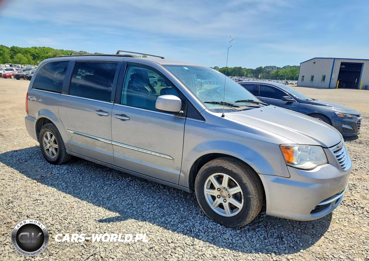 2013 Chrysler Town & Country Touring VIN:2C4RC1BG0DR656385 - 4