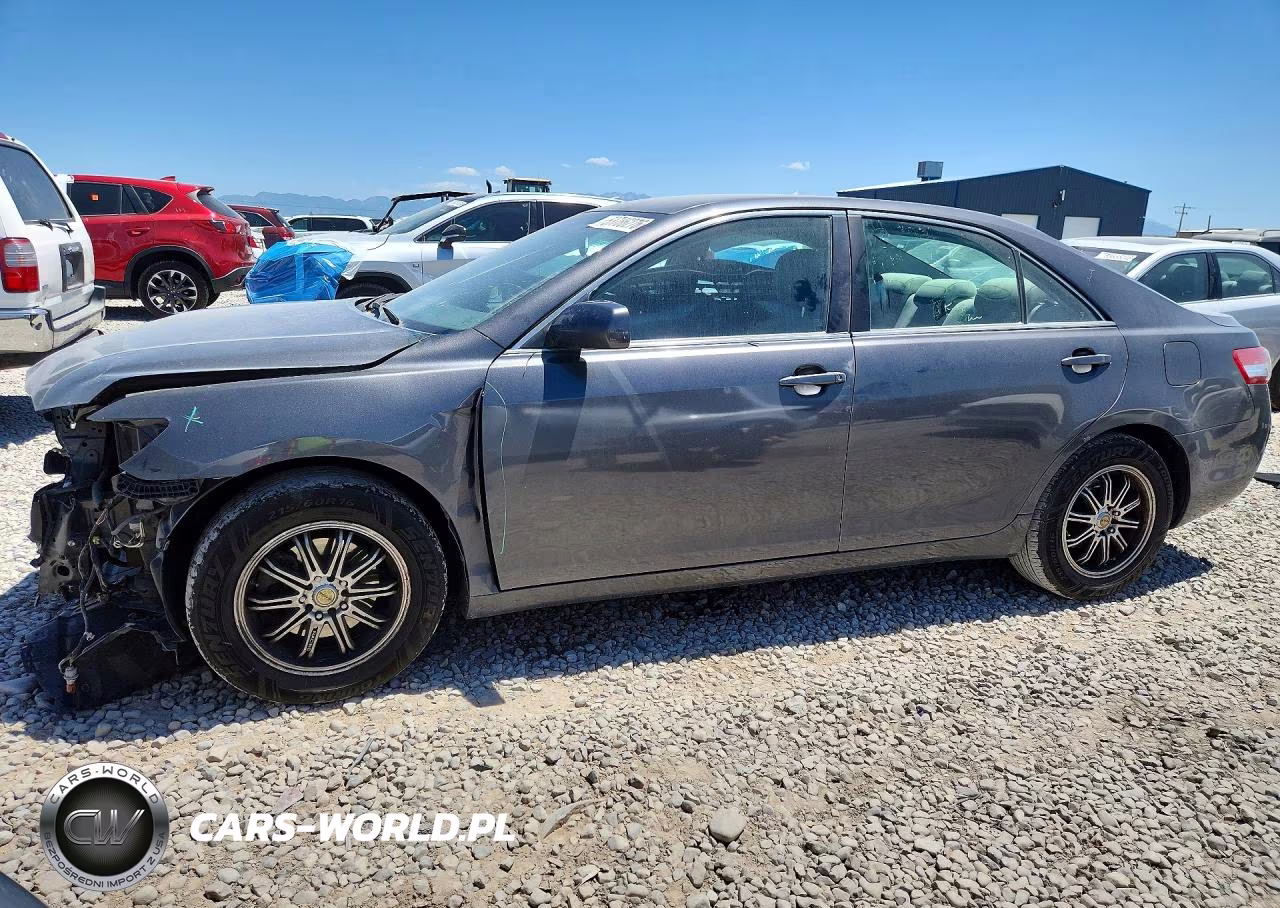 2010 Toyota Camry Le V6 – zdjęcie 1 z 12