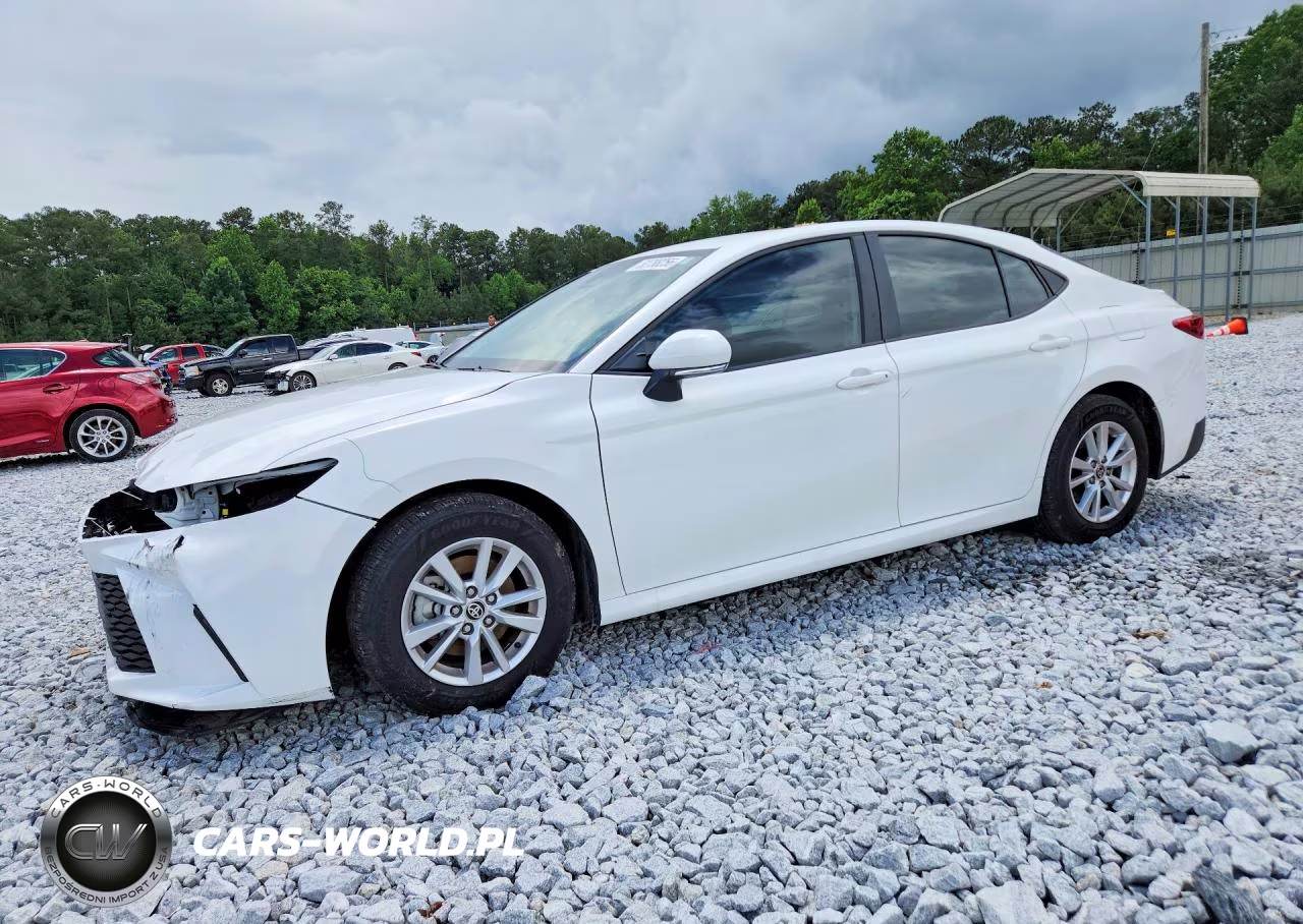 2025 Toyota Camry Le – zdjęcie 1 z 13