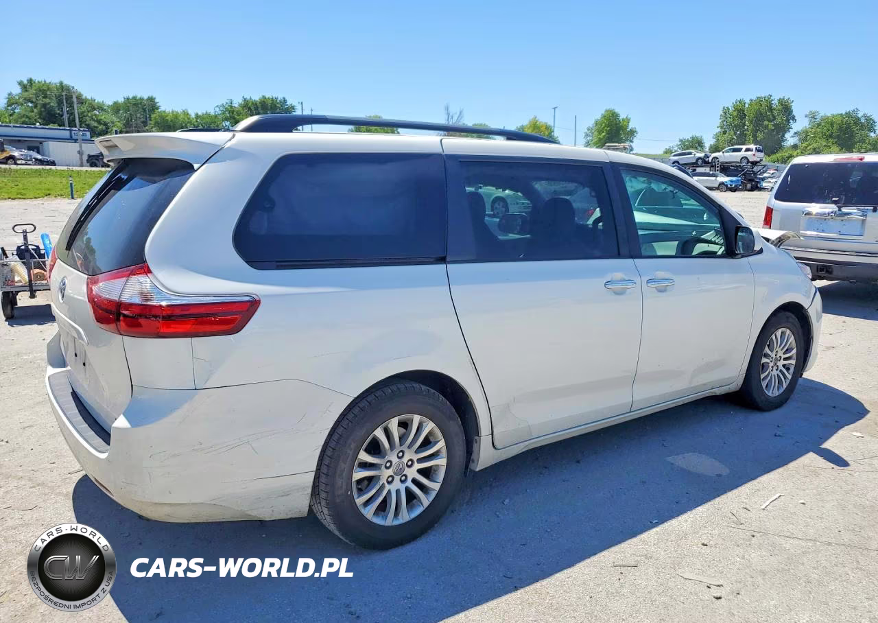 2017 Toyota Sienna Xle 8-Passenger VIN:5TDYZ3DC2HS821415 - 3
