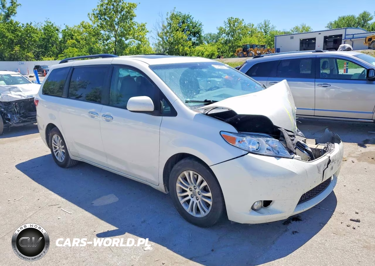 2017 Toyota Sienna Xle 8-Passenger VIN:5TDYZ3DC2HS821415 - 4