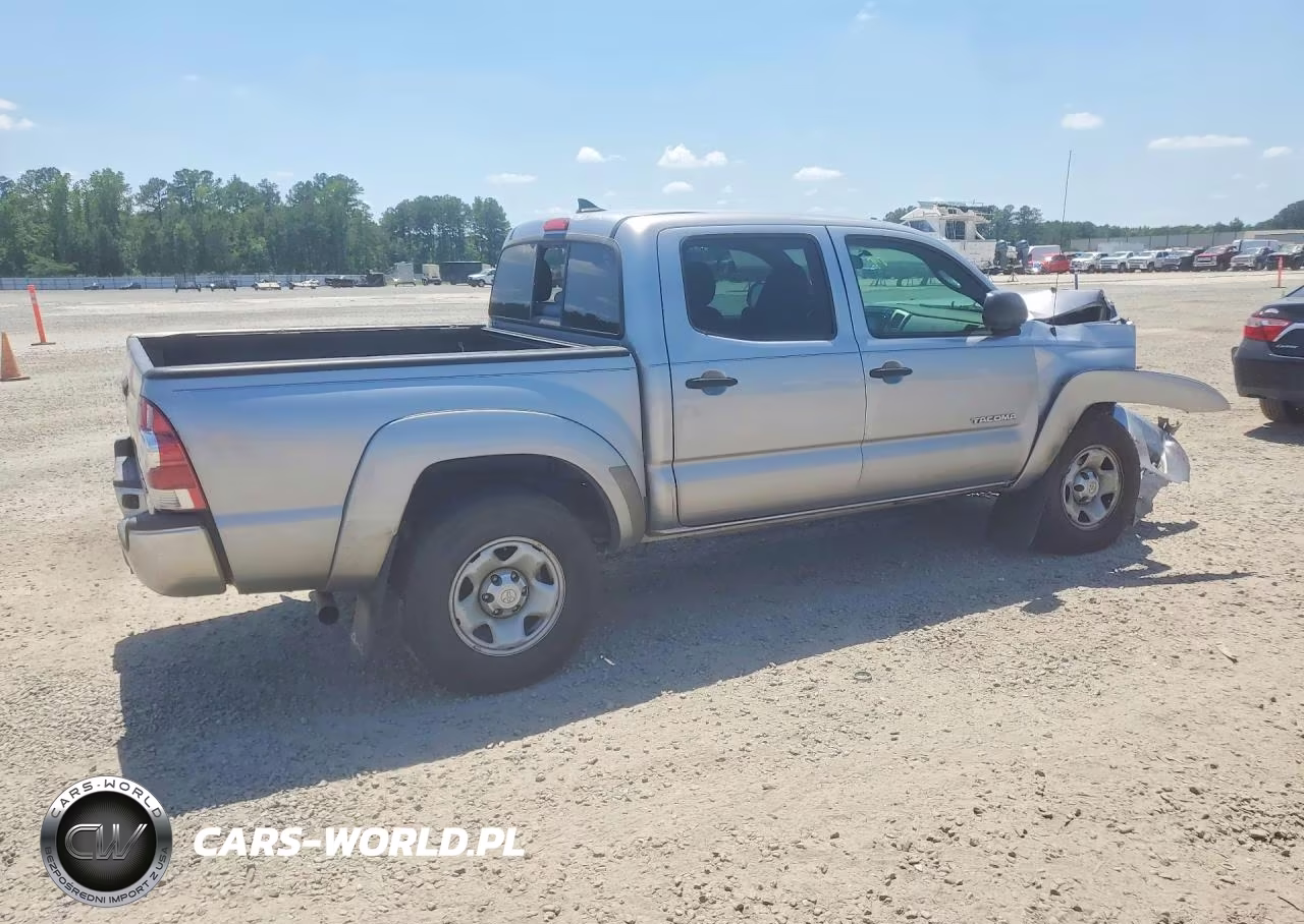 2015 Toyota Tacoma V6 VIN:3TMLU4EN5FM182359 - 3