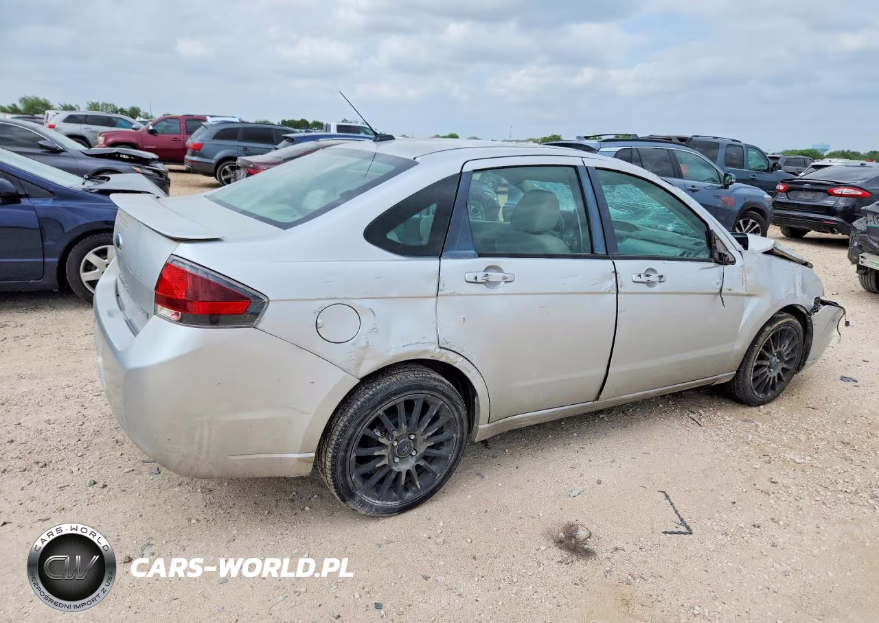 2010 Ford Focus Ses VIN:1FAHP3GN2AW127452 - 3
