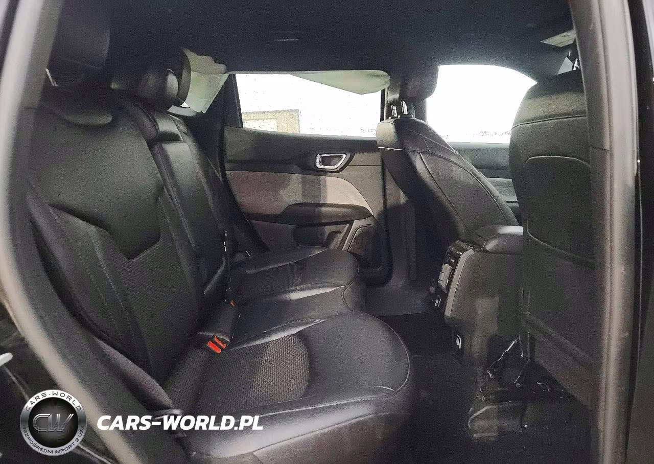 2025 Jeep Compass Latitude VIN:3C4NJDBN8ST607708 - 11