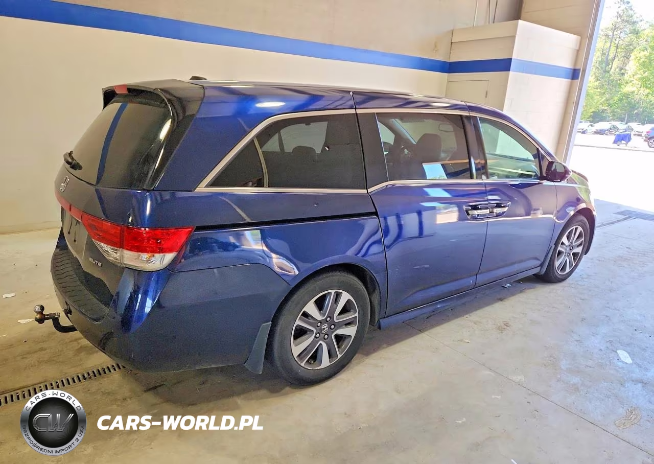 2016 Honda Odyssey Touring VIN:5FNRL5H96GB048273 - 3