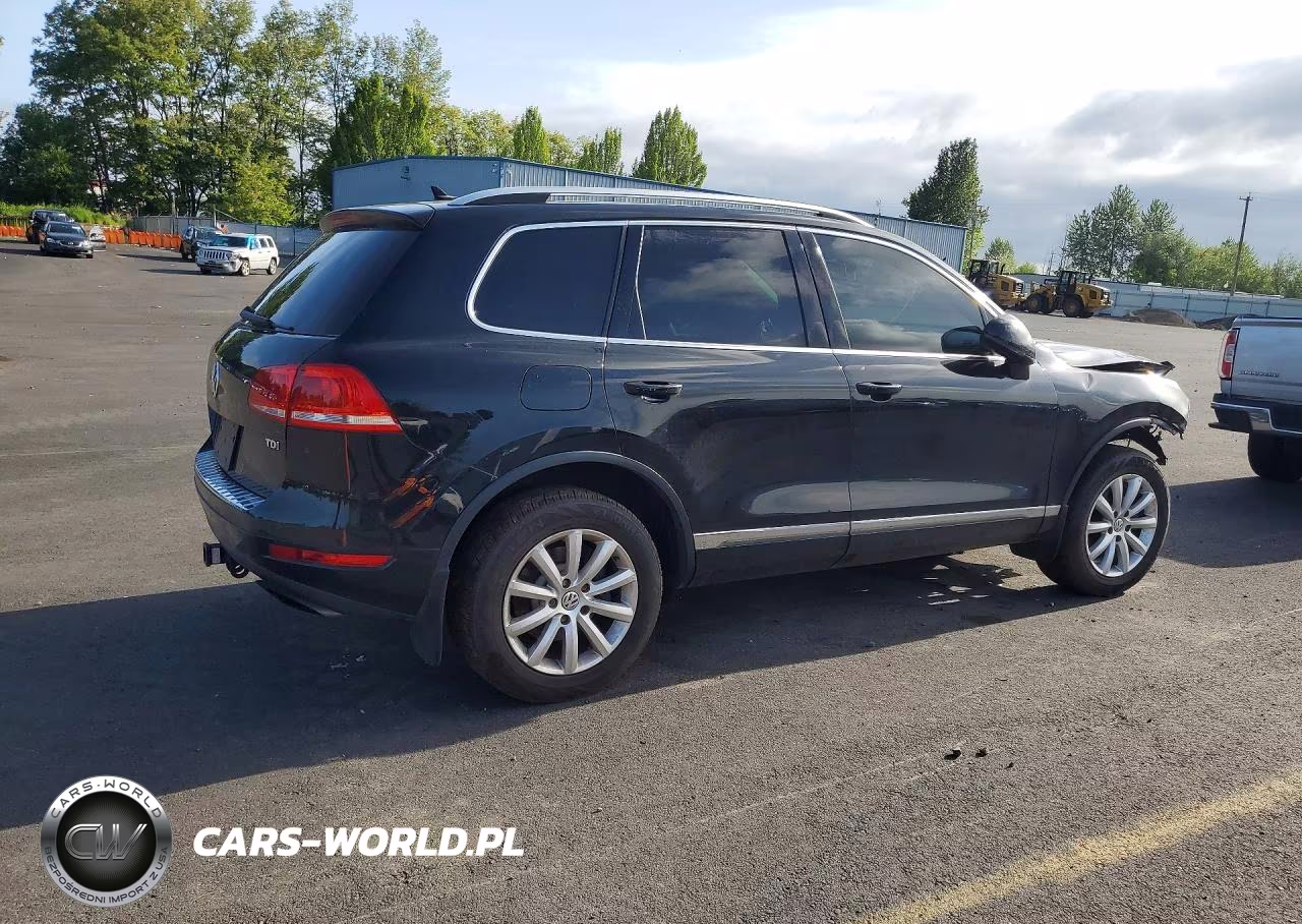 2013 Volkswagen Touareg Tdi Lux VIN:WVGEP9BP8DD003366 - 3