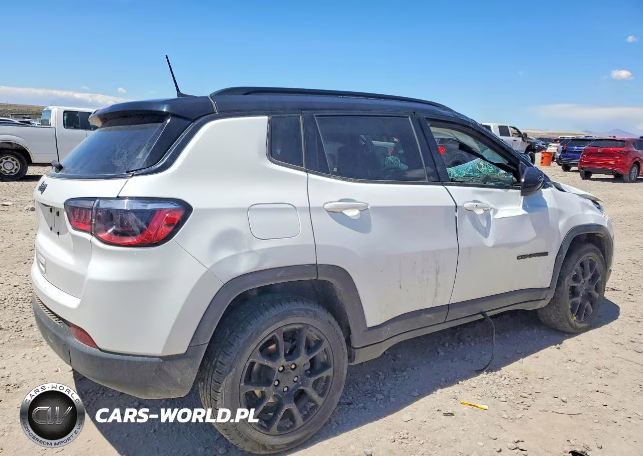 2023 Jeep Compass Latitude VIN:3C4NJDBN0PT521719 - 3
