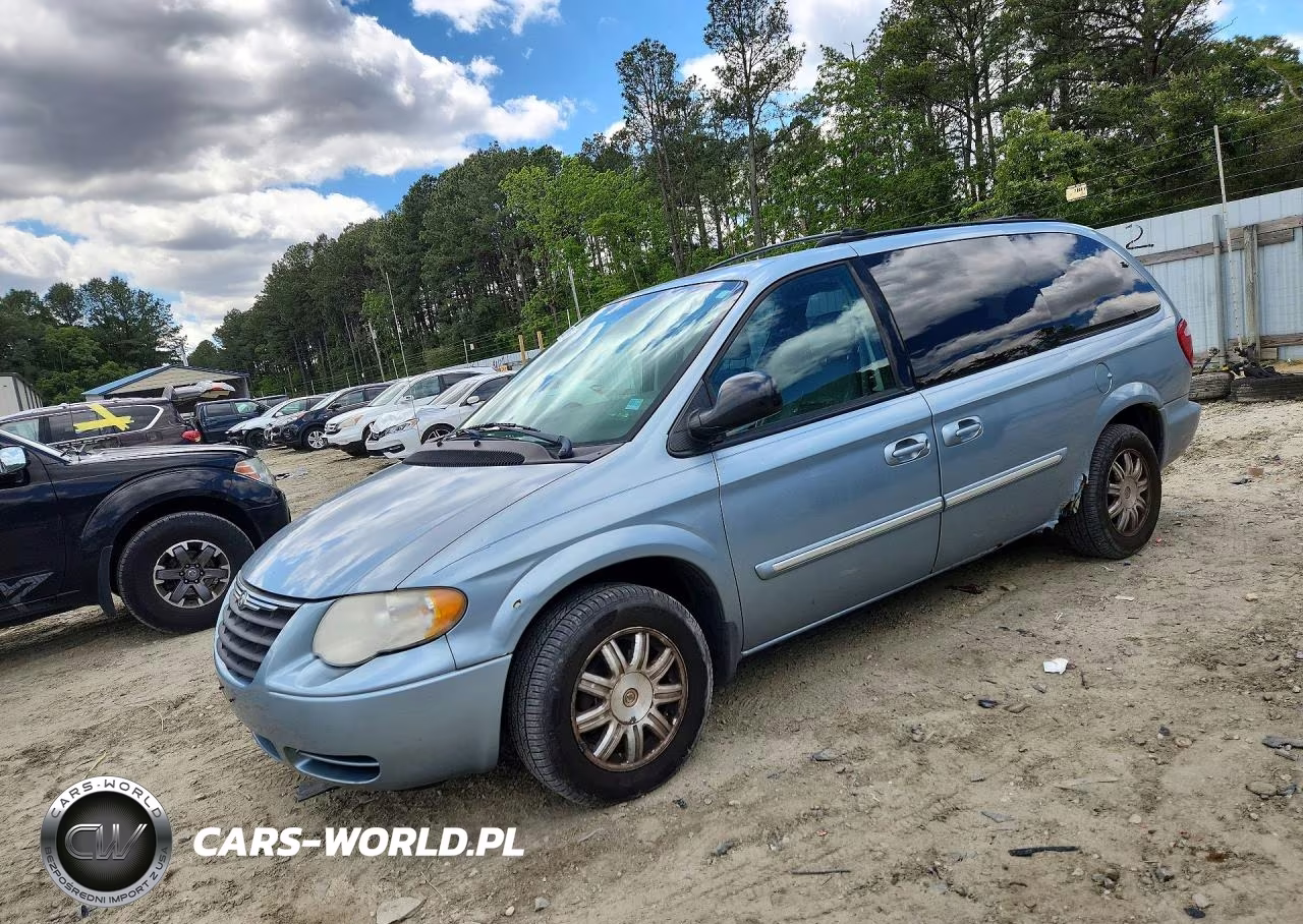 2005 Chrysler Town & Country Touring – zdjęcie 1 z 13