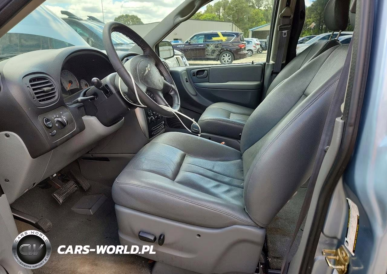 2005 Chrysler Town & Country Touring VIN:2C4GP54L95R214056 - 7