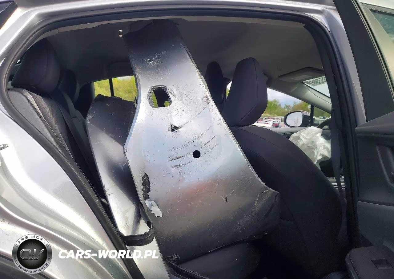 2024 Toyota Prius Le VIN:JTDACAAUXR3041833 - 10