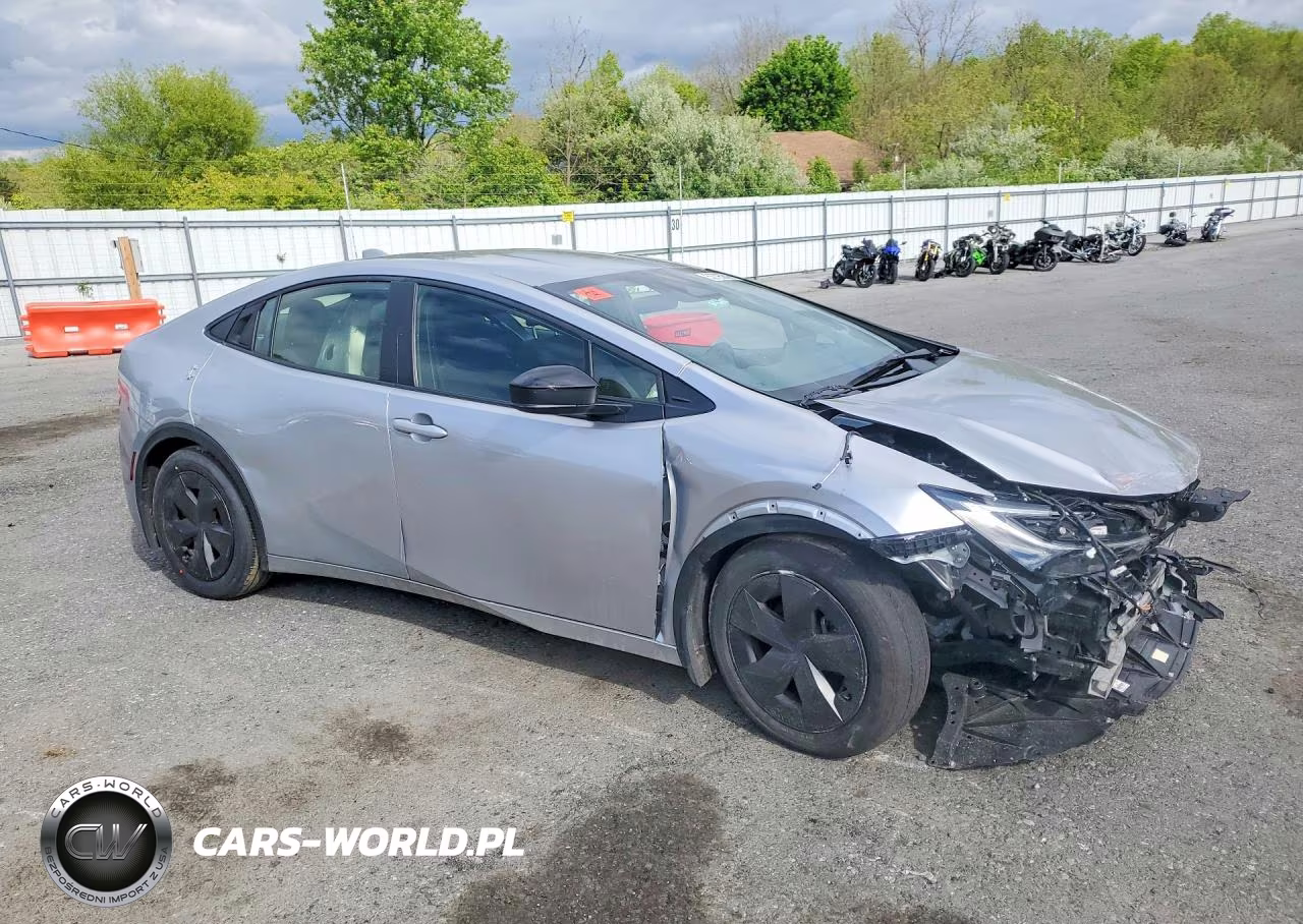 2024 Toyota Prius Le VIN:JTDACAAUXR3041833 - 4