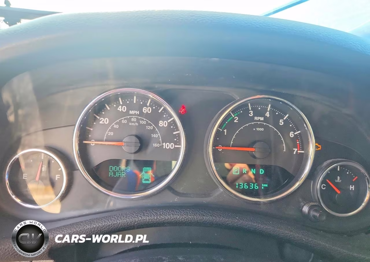2016 Jeep Wrangler Unlimited Rubicon VIN:1C4BJWFG2GL307417 - 9