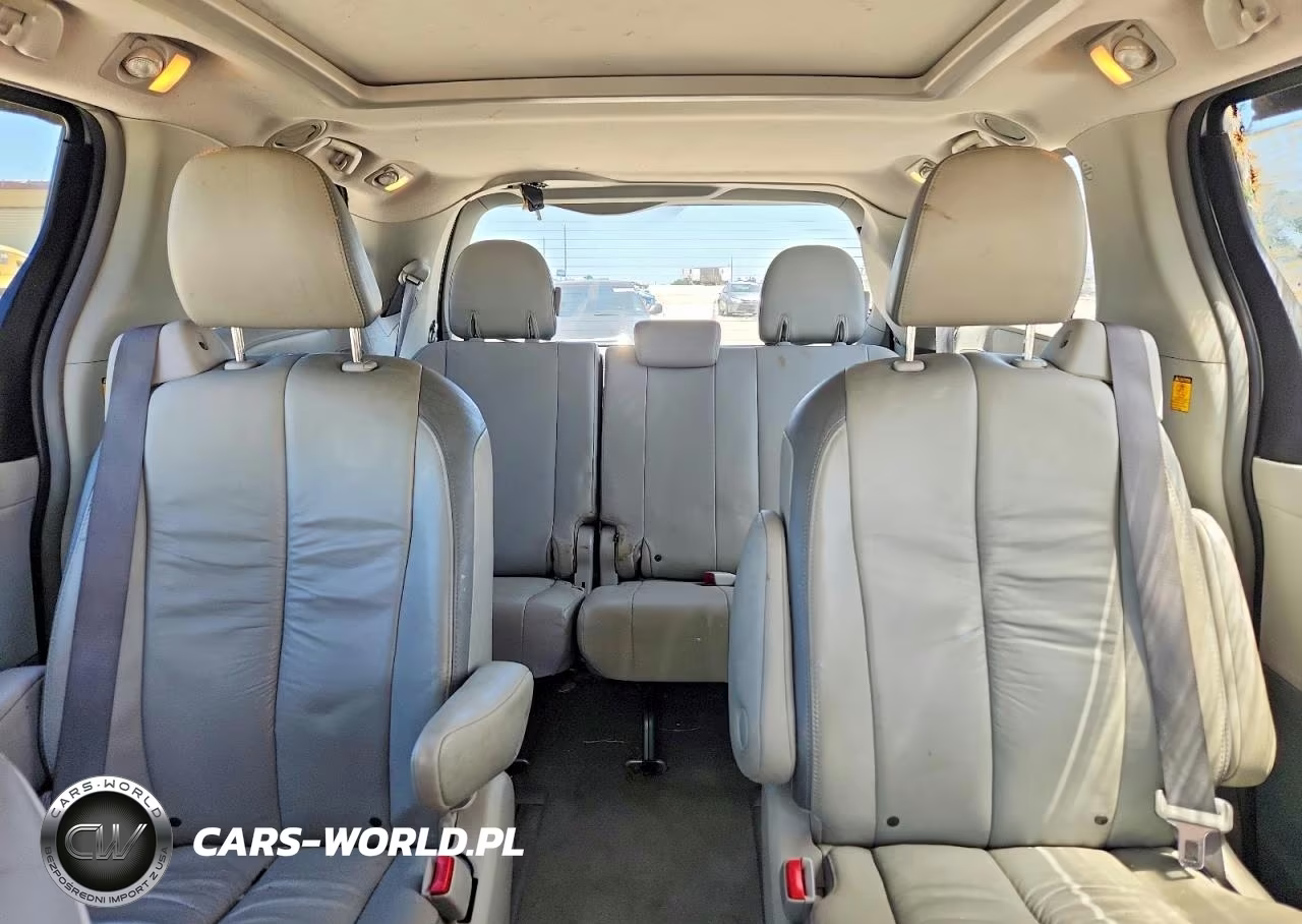 2011 Toyota Sienna Limited 7-Passenger VIN:5TDYK3DC3BS035876 - 10