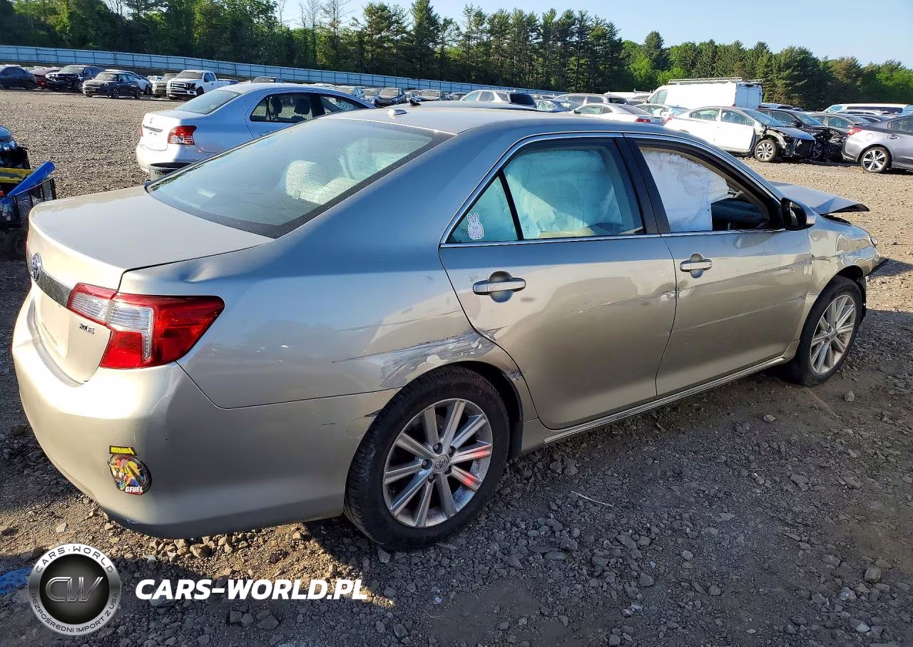 2014 Toyota Camry Xle VIN:4T4BF1FK5ER377611 - 3