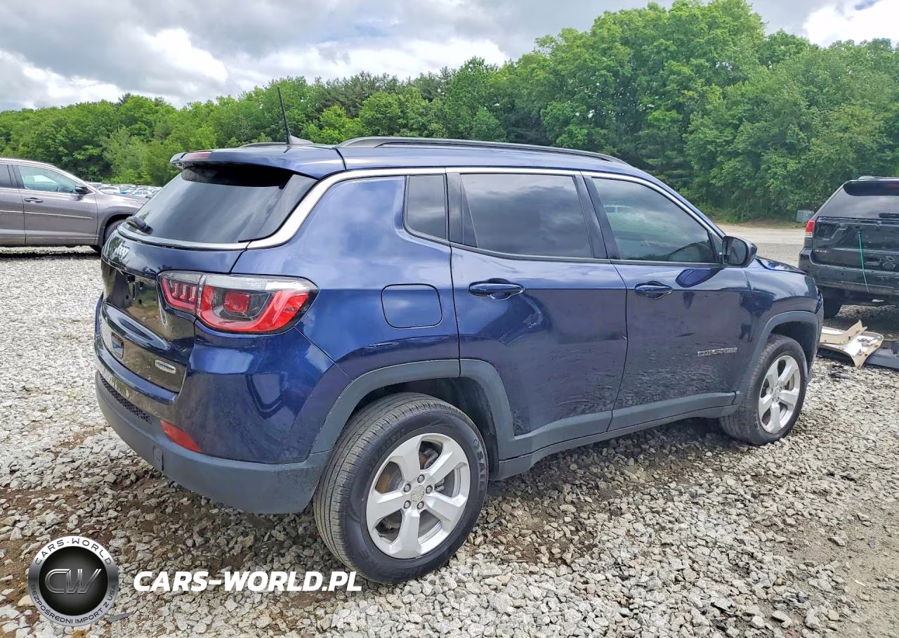 2019 Jeep Compass Latitude VIN:3C4NJDBB3KT839316 - 3