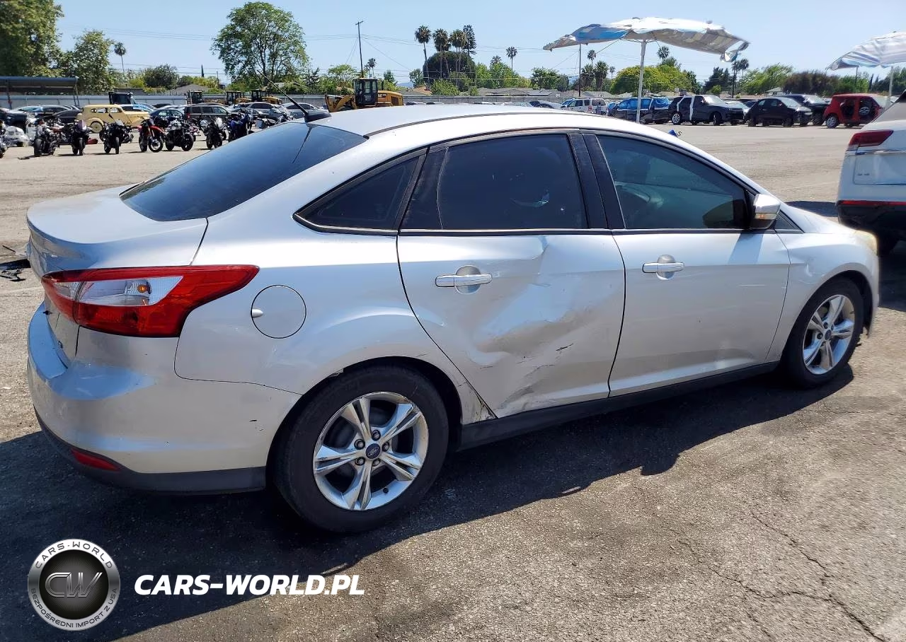 2014 Ford Focus Se VIN:1FADP3F24EL171286 - 3