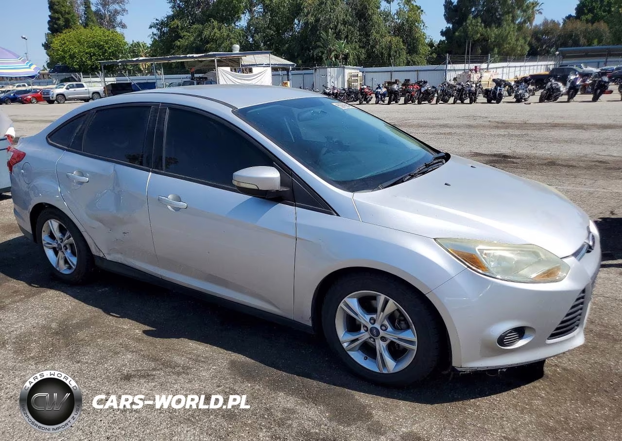 2014 Ford Focus Se VIN:1FADP3F24EL171286 - 4