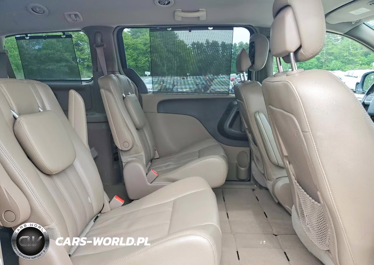 2015 Chrysler Town & Country Touring VIN:2C4RC1BG9FR504754 - 11