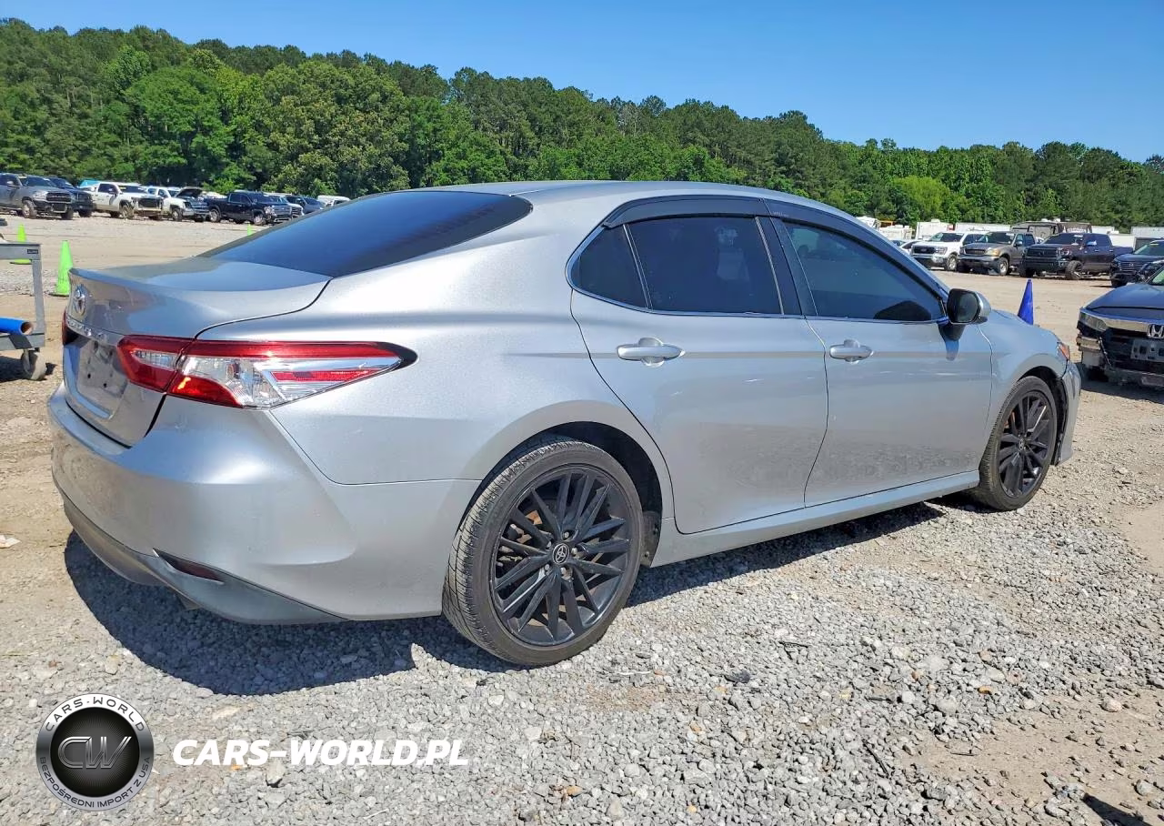 2018 Toyota Camry L VIN:4T1B11HK8JU561702 - 3