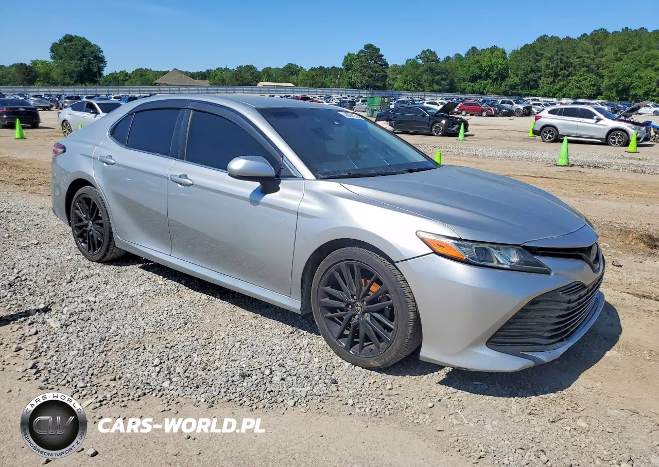 2018 Toyota Camry L VIN:4T1B11HK8JU561702 - 4
