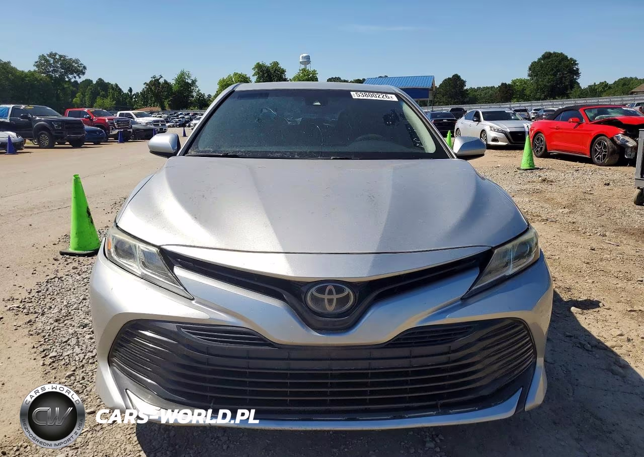 2018 Toyota Camry L VIN:4T1B11HK8JU561702 - 5