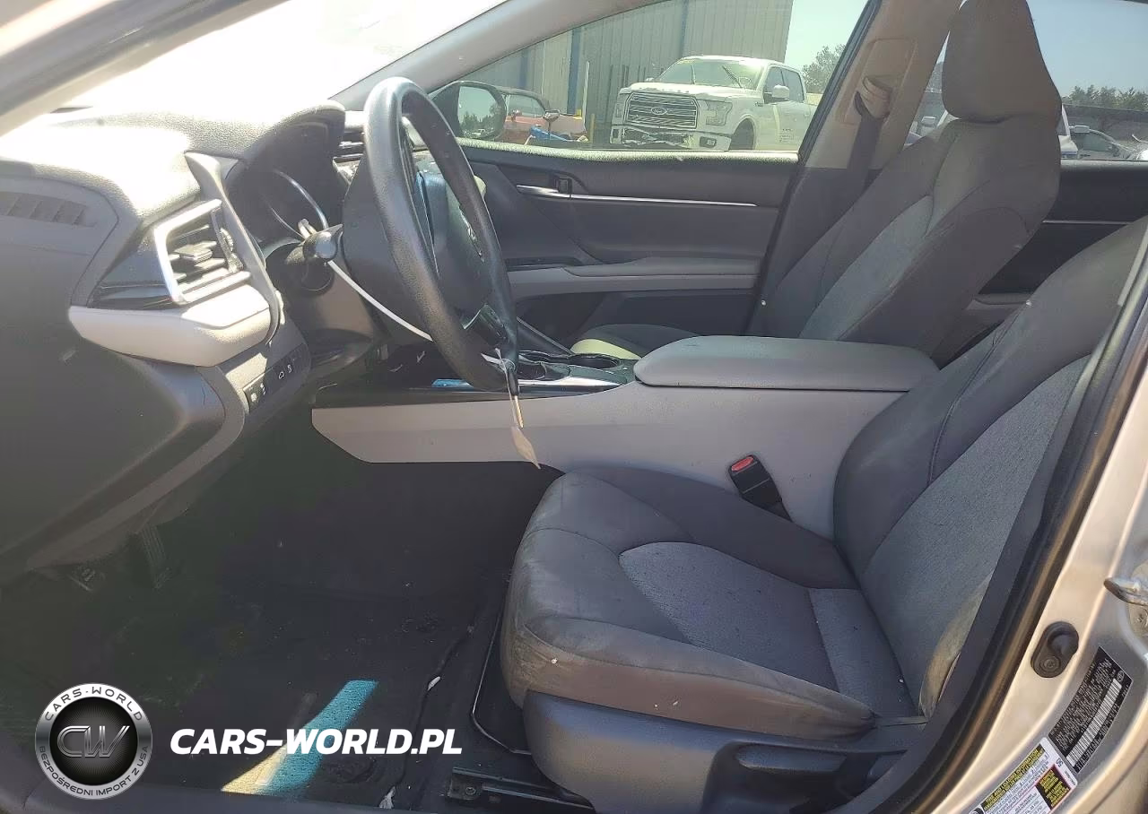 2018 Toyota Camry L VIN:4T1B11HK8JU561702 - 7