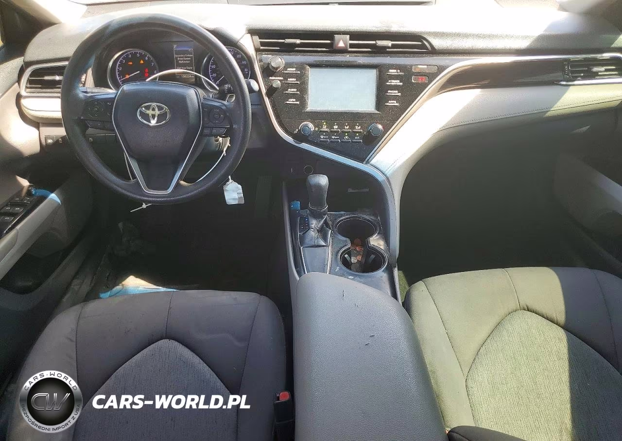 2018 Toyota Camry L VIN:4T1B11HK8JU561702 - 8