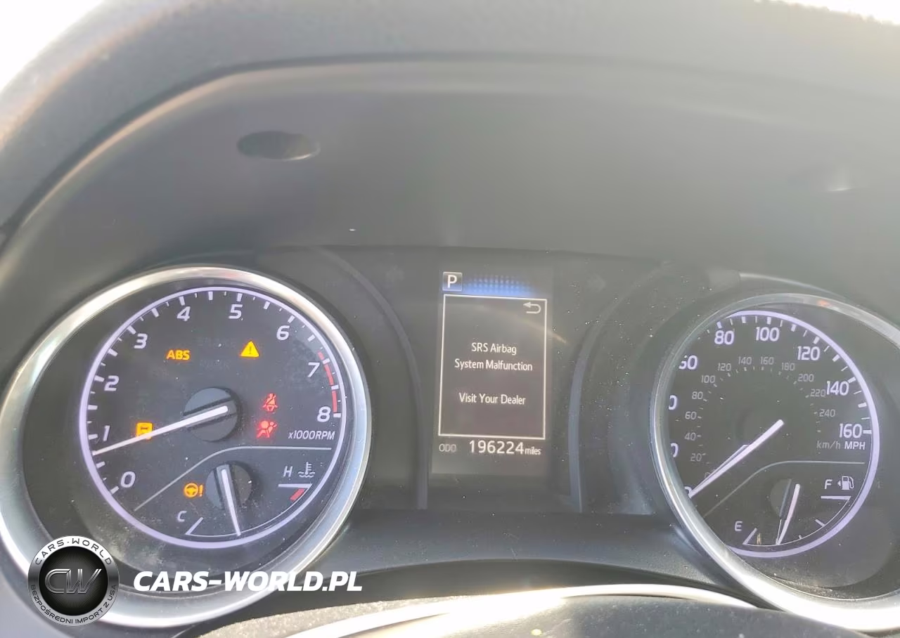 2018 Toyota Camry L VIN:4T1B11HK8JU561702 - 9