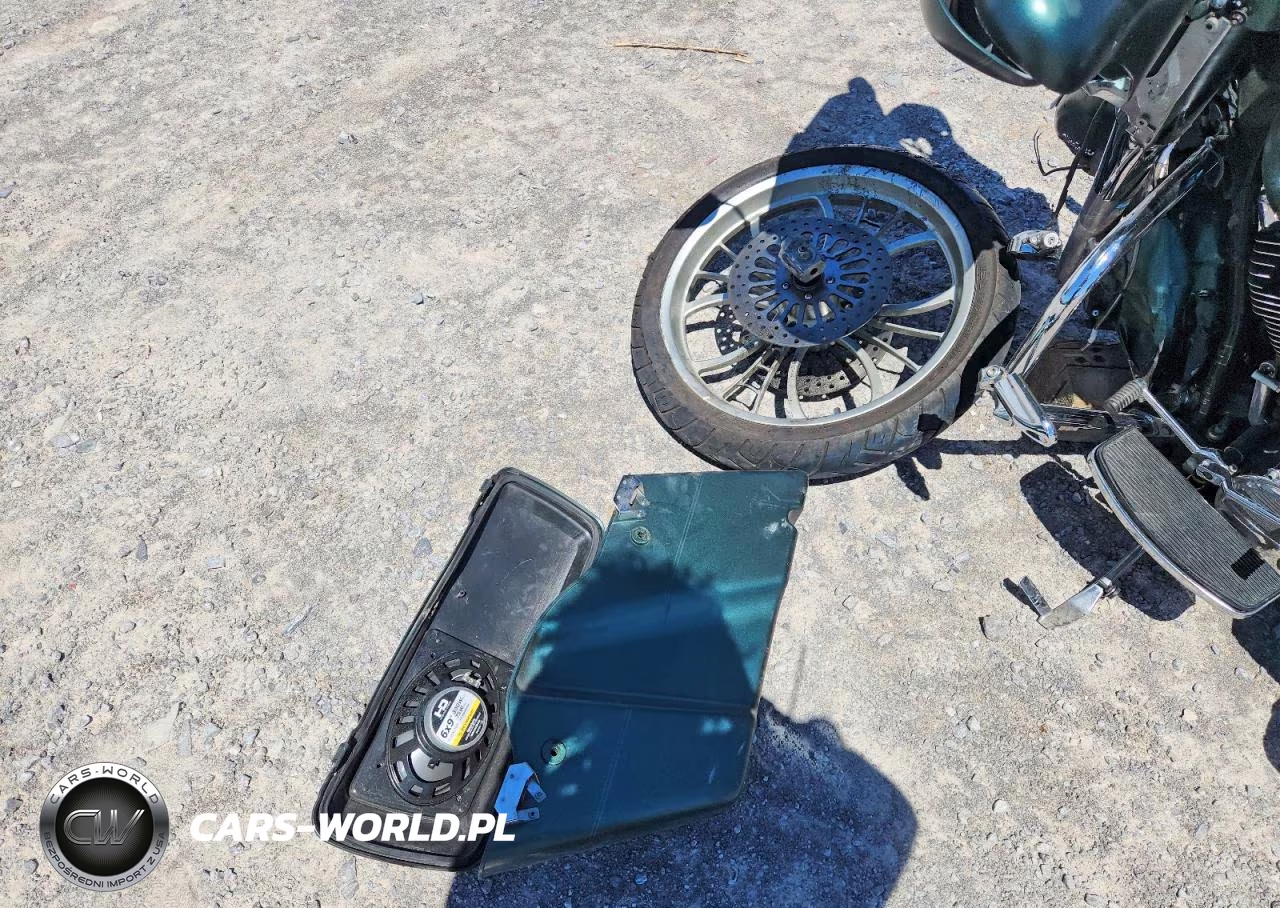 2007 Harley-Davidson Flhtcui VIN:1HD1FC4107Y724966 - 9