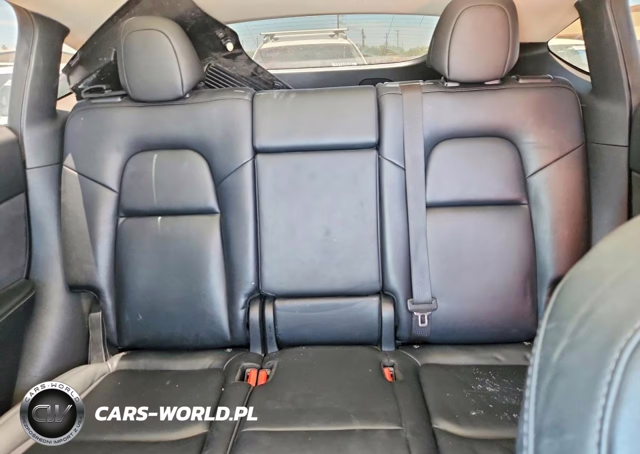 2023 Tesla Model Y VIN:7SAYGAEE6PF941329 - 10