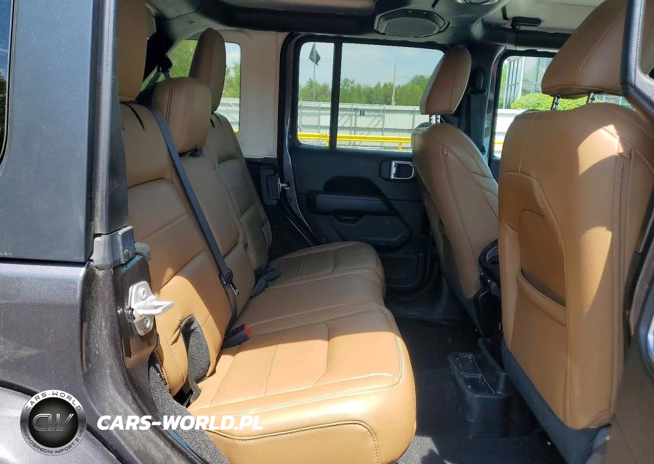 2020 Jeep Wrangler Unlimited Sahara VIN:1C4HJXEN1LW135857 - 10