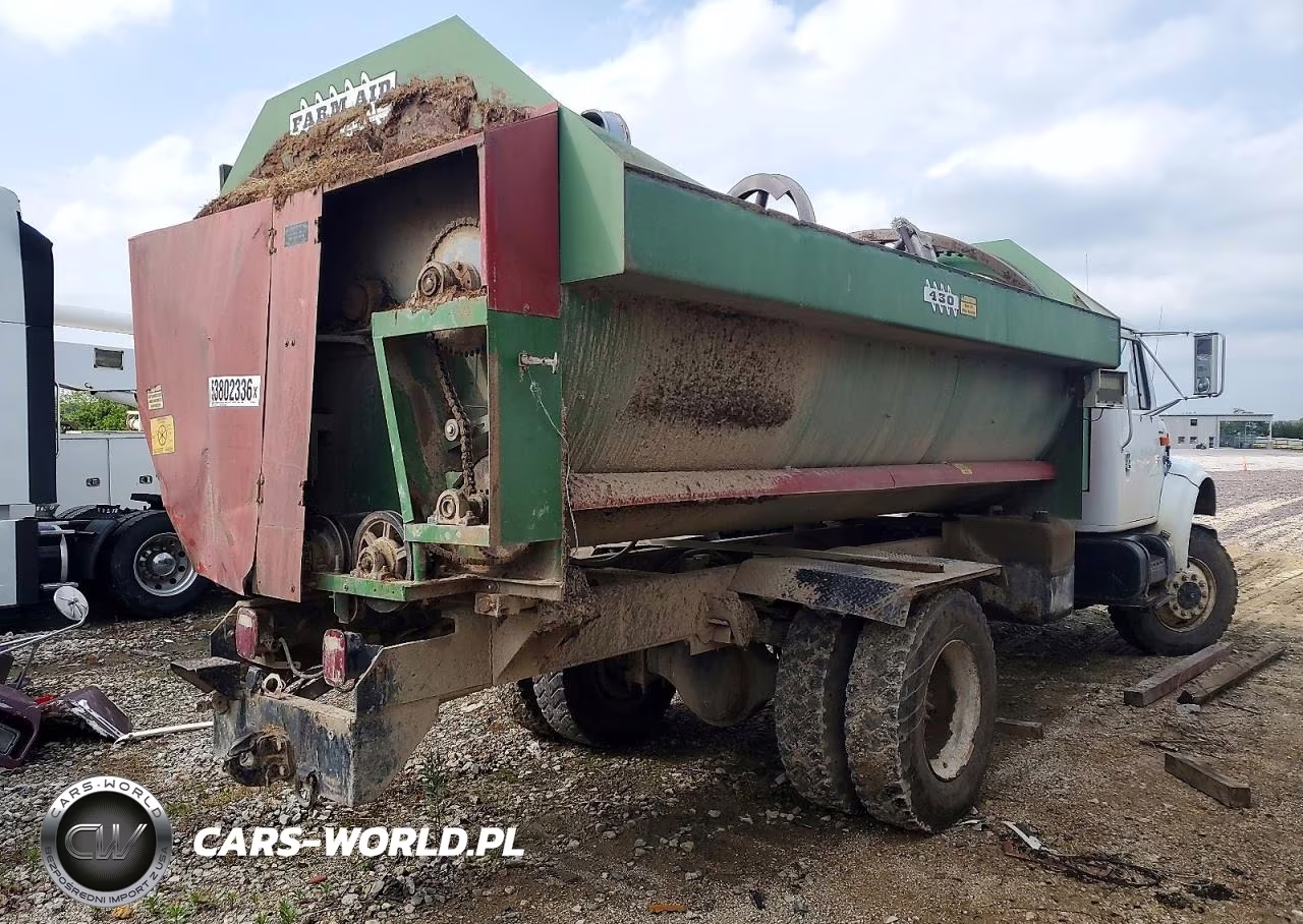 1999 International 4800 Feed Delivery Truck VIN:1HTSEAAR6XH204829 - 4