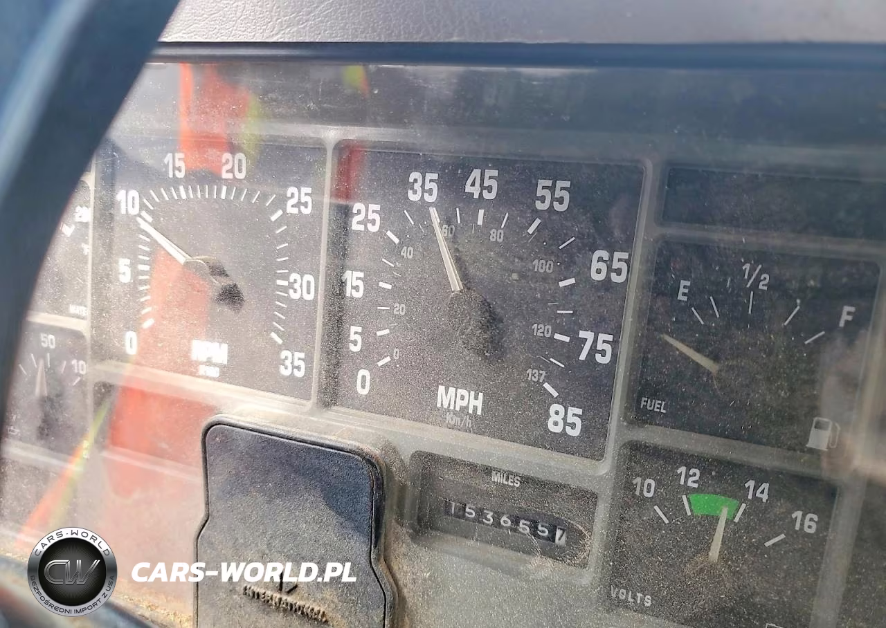 1999 International 4800 Feed Delivery Truck VIN:1HTSEAAR6XH204829 - 8